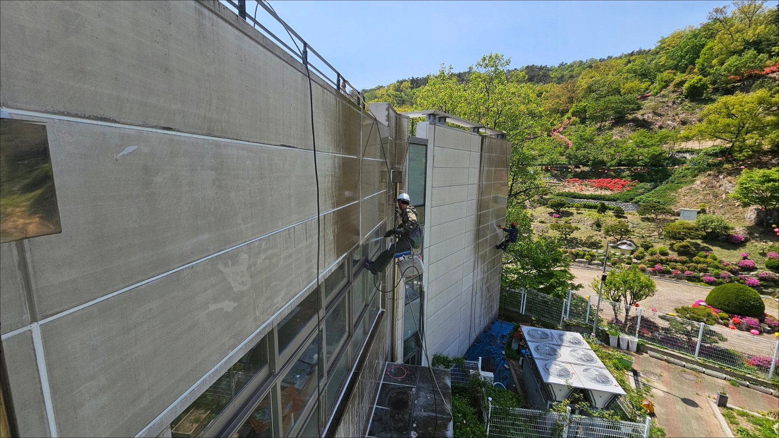 인천 가정동 외벽방수 작업 중